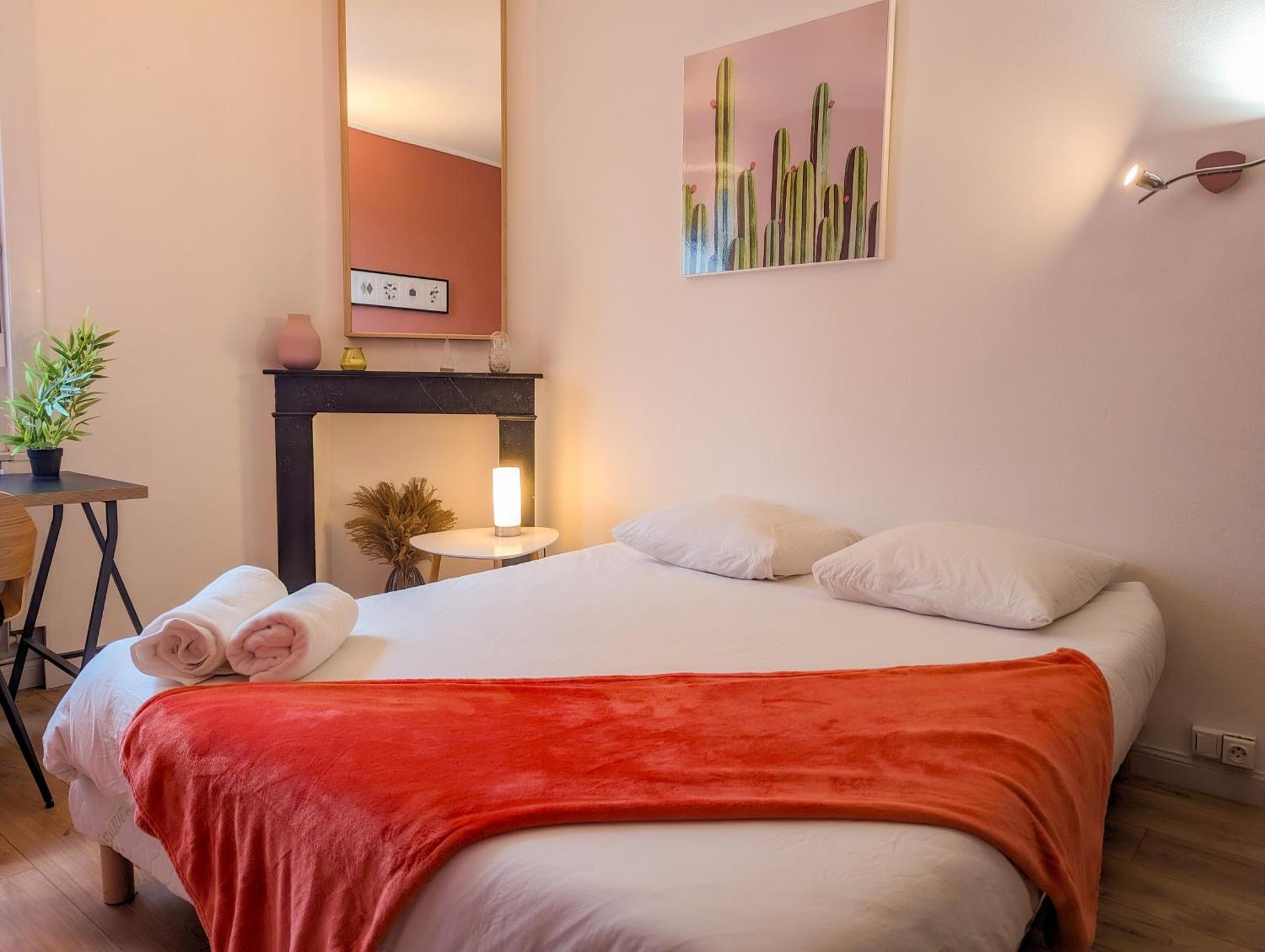 Le Cocon Bleu - Appartement Calme - Parking Gratuit - Fibre Arras Eksteriør billede