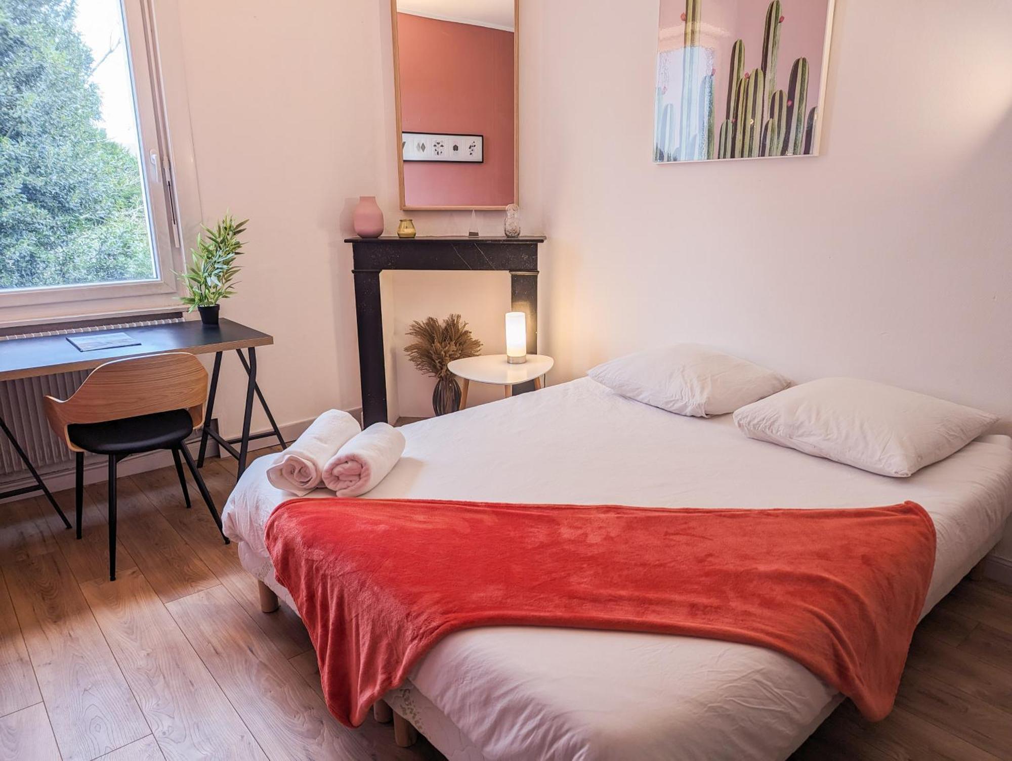 Le Cocon Bleu - Appartement Calme - Parking Gratuit - Fibre Arras Eksteriør billede